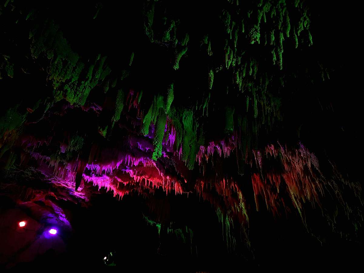 music pink and green lights iran